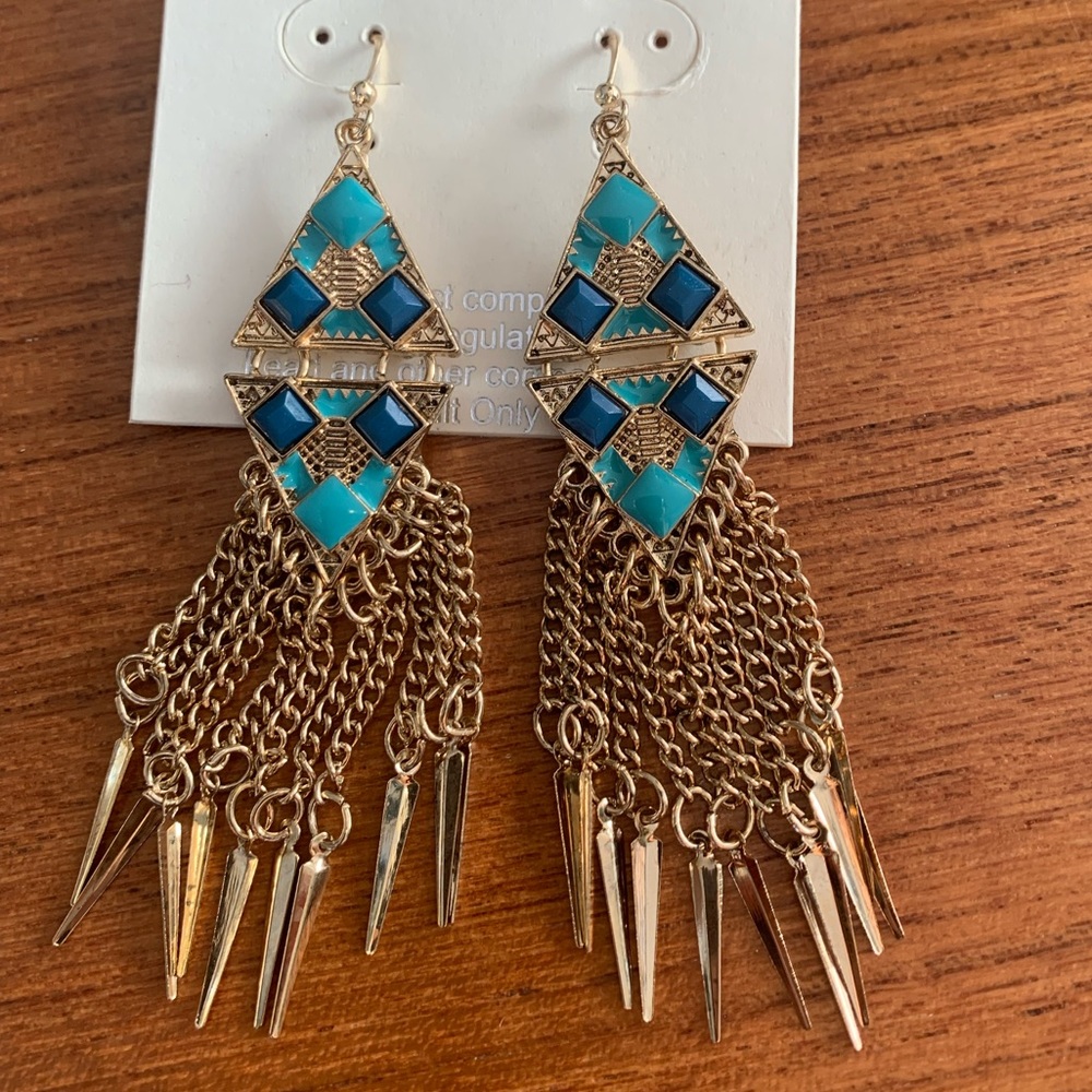 ✨3 for $13✨ Stunning gold dangling earrings